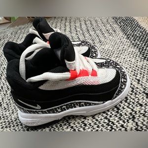 NIKE air max new with no box size 4C